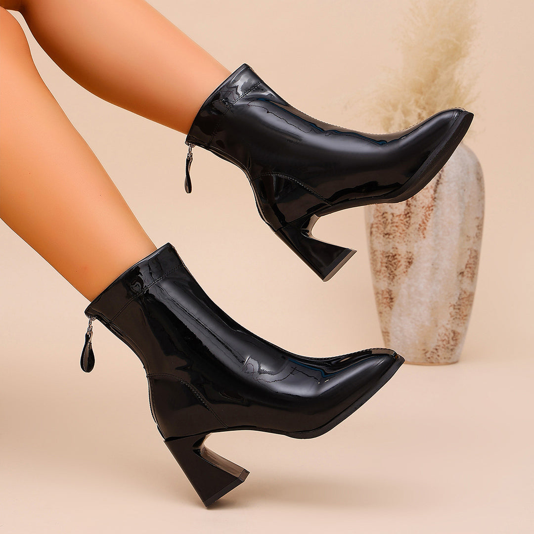 Damen Lack-Stiefelette mit eckigem Blockabsatz und knöchelhohem Schaft Shop Nory