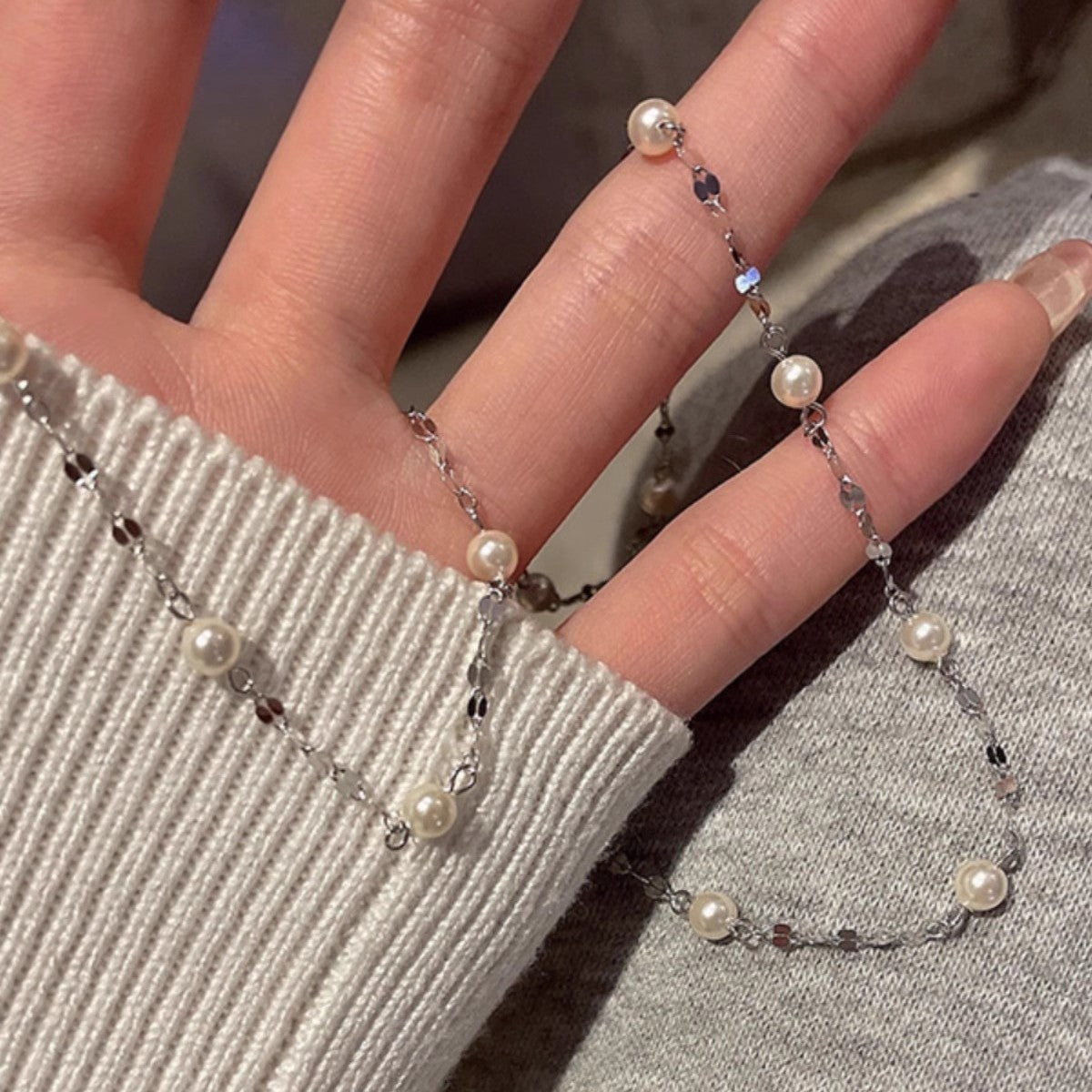 Damen Halskette mit zarten Perlen und funkelnden Kristallen Shop Nory