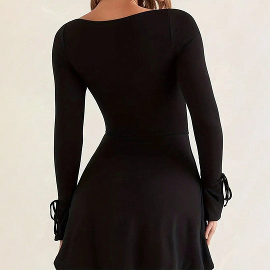 Damen figurbetontes Minikleid mit quadratischem Ausschnitt langen Ärmeln Bindbändern an den Ärmelabschlüssen und seitlichem Schlitz Shop Nory