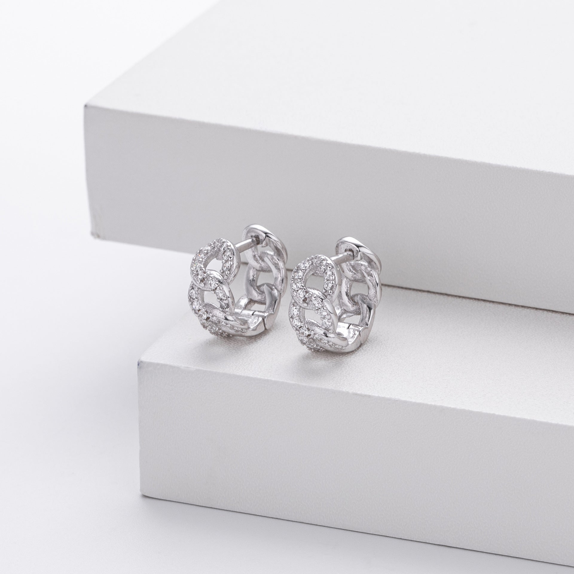 Damen Ohrstecker mit luxuriösem Zirkonbesatz und stilvollem Kettendesign Shop Nory