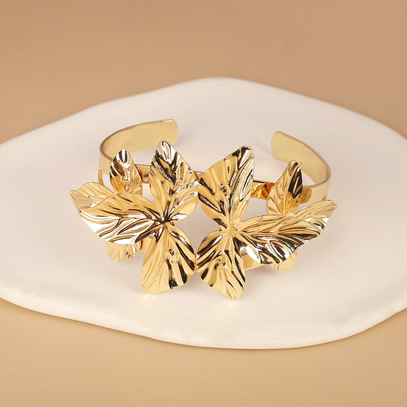 Damen eleganter Armband mit kunstvollem Blumenmotiv Shop Nory