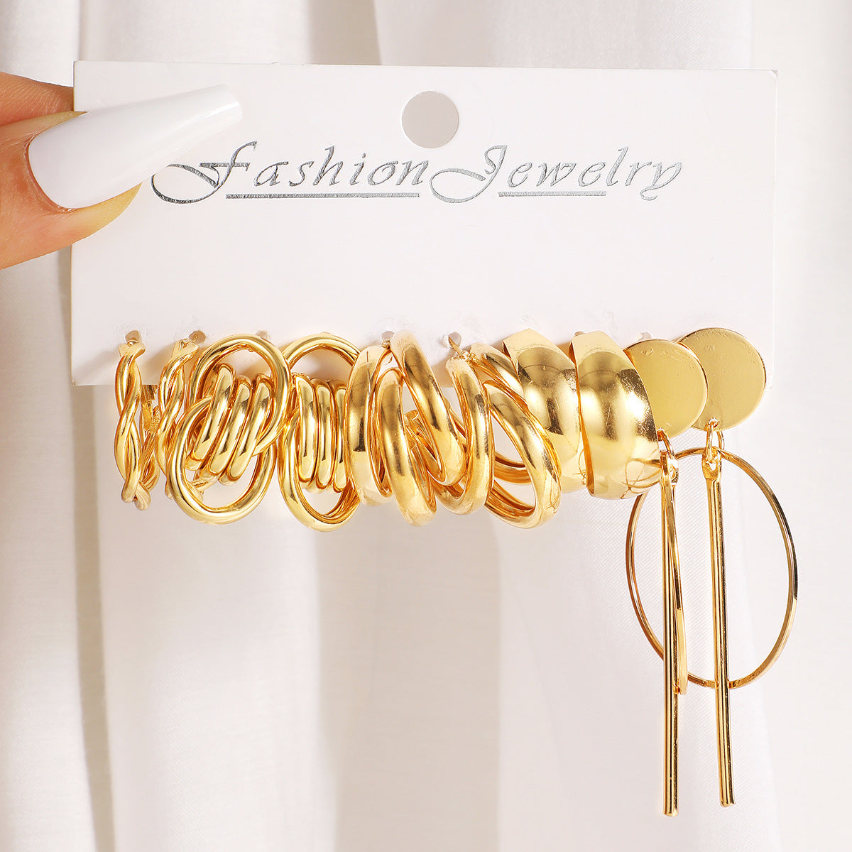Damen-Ohrstecker-Set mit modernem, geschwungenem Design und eleganten Akzenten Shop Nory