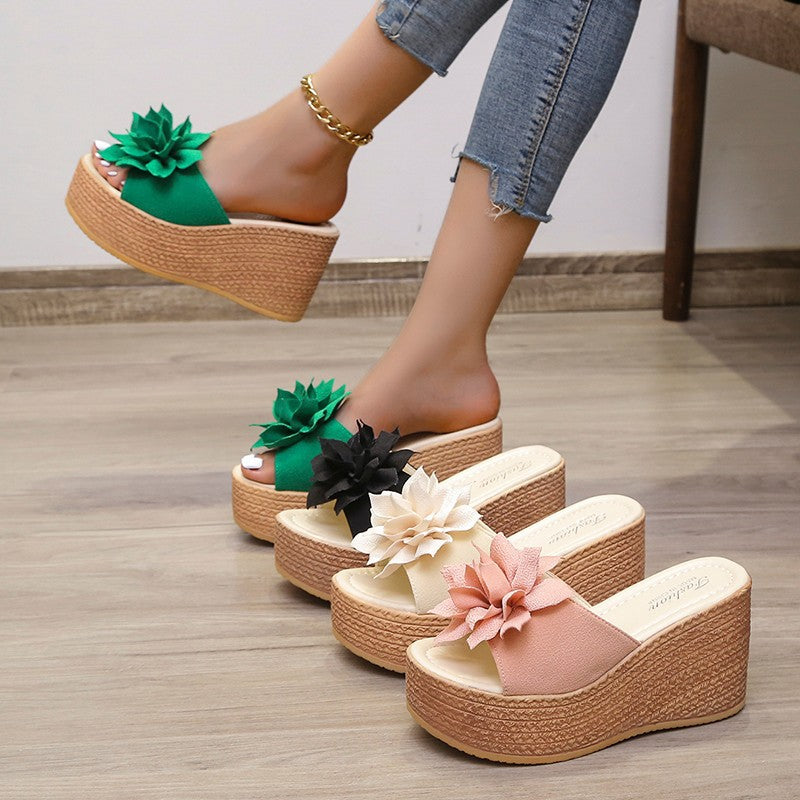 Damen Wedge-Sandalen mit floralen Applikationen und bequemem Fußbett Shopnory