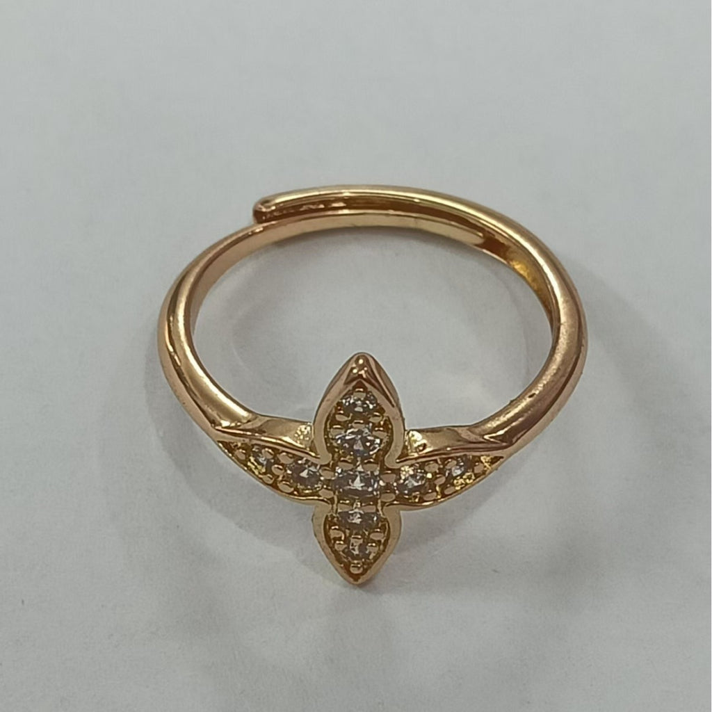 Damen eleganter Ring mit kunstvollem Kreuzdesign und funkelnden Zirkonia Shop Nory
