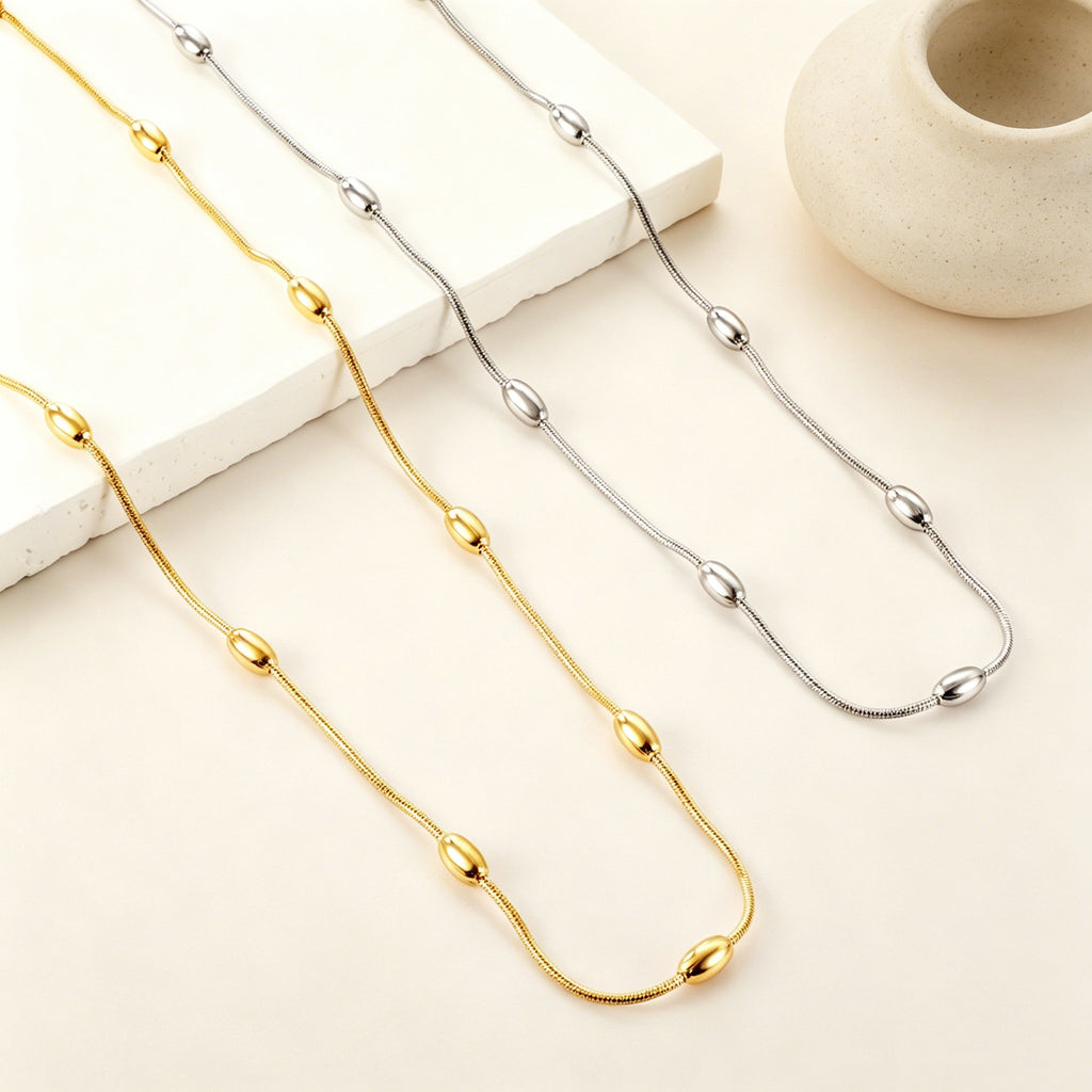 Damen elegante Halskette aus antiallergischem Edelstahl mit feinen, gewölbten Elementen Shop Nory