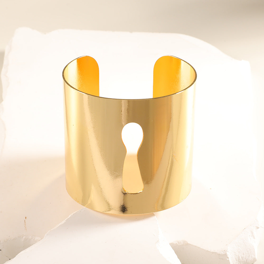 Damen Offener Armreif mit kunstvollem Reliefdesign Shop Nory