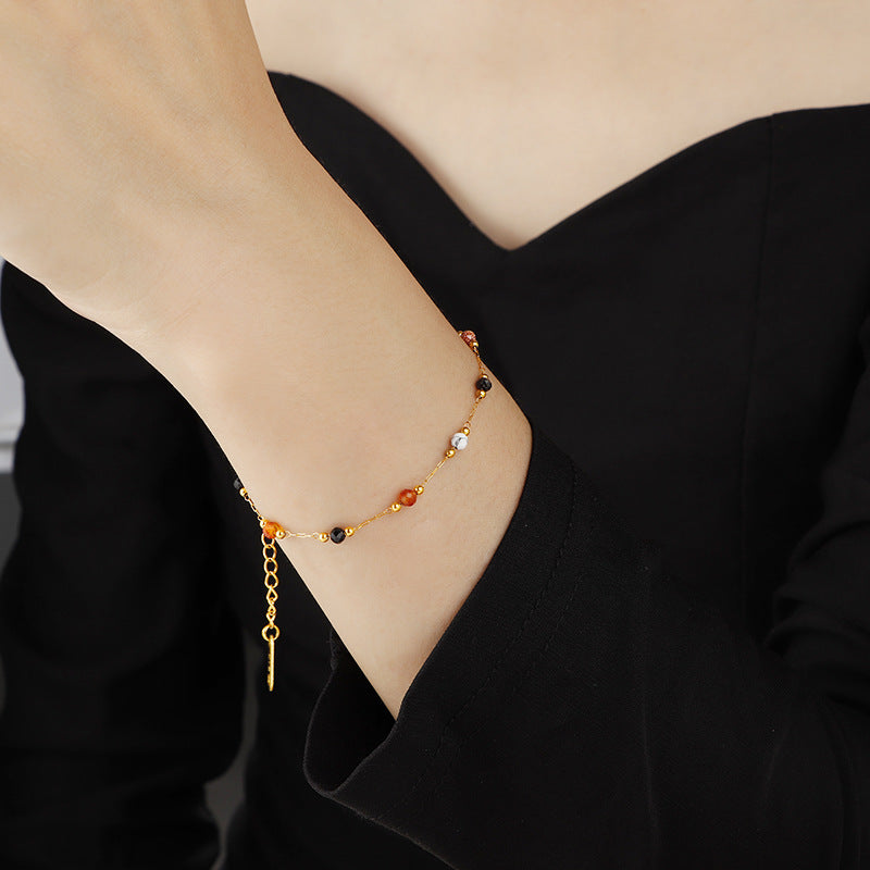 Damen elegantes Armband mit bunten Edelstein-Details und feiner Kettenstruktur Shop Nory