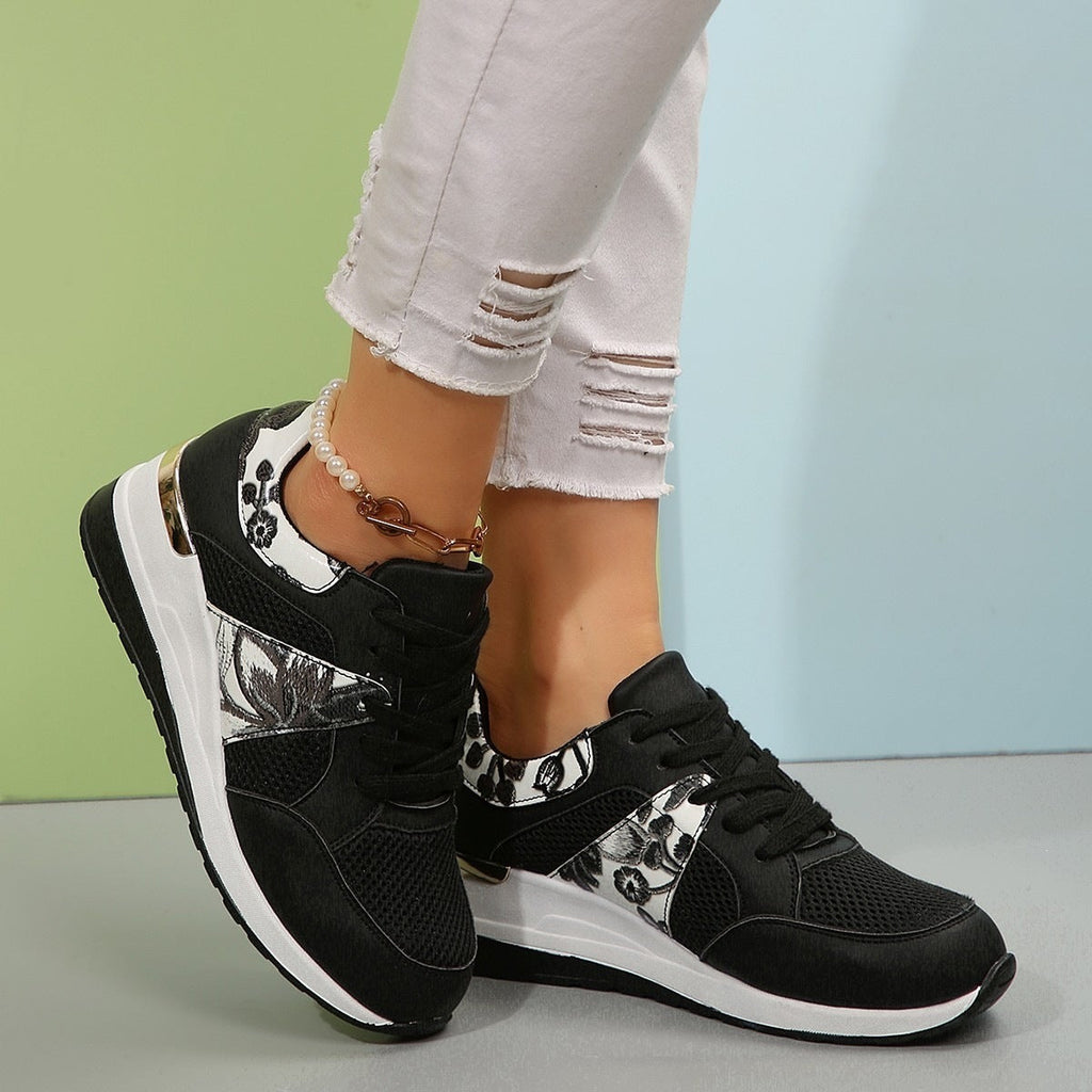 Damen Sneakers mit floralen Applikationen und dämpfender Sohle Shopnory