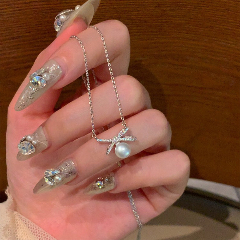 Damen Halskette mit elegantem Schleifenanhänger und luxuriöser Perle Shop Nory