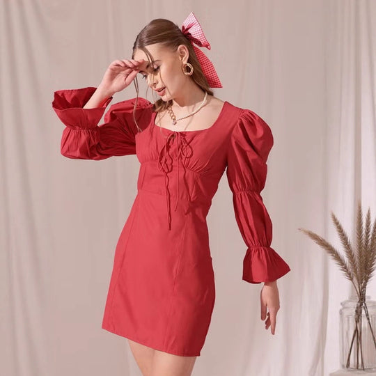 Damen Puffärmeliges Mini-Kleid mit eckigem Ausschnitt, Kordel-Bustier und Glockenärmeln Shop Nory
