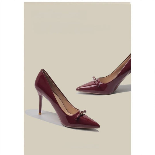 Damen Spitz zulaufende Lack‑Pumps mit hohem Stiletto‑Absatz und Kristall‑Schleifenapplikation Shop Nory