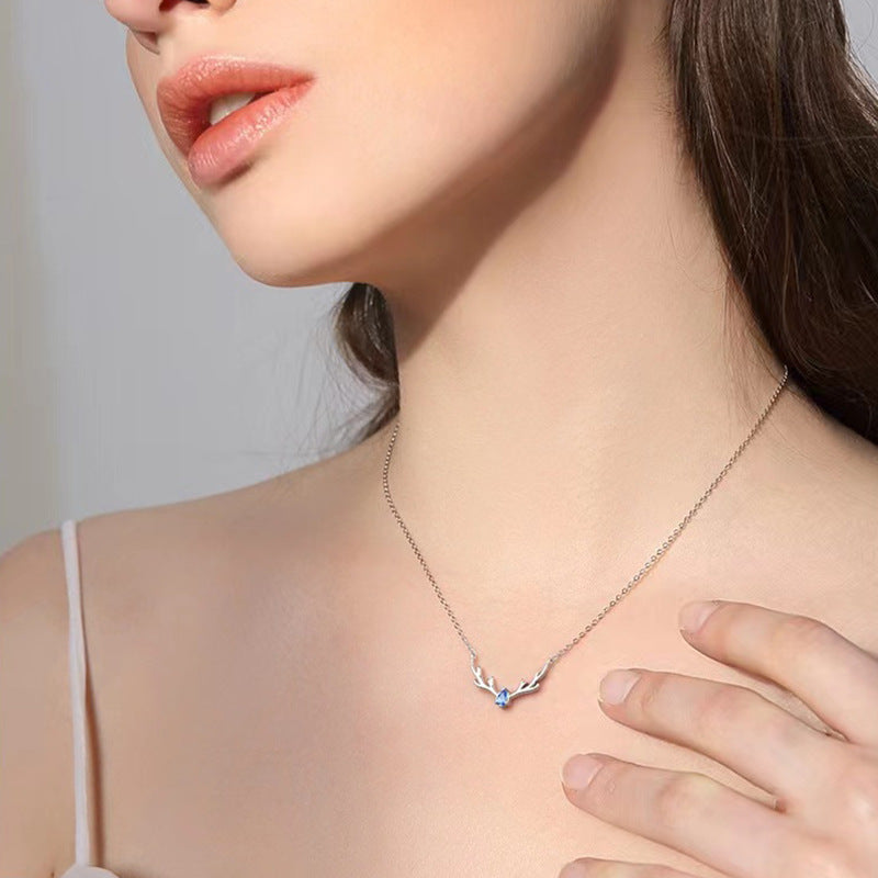 Damen Halskette mit elegantem Hirschgeweih-Anhänger und funkelndem Kristall Shop Nory