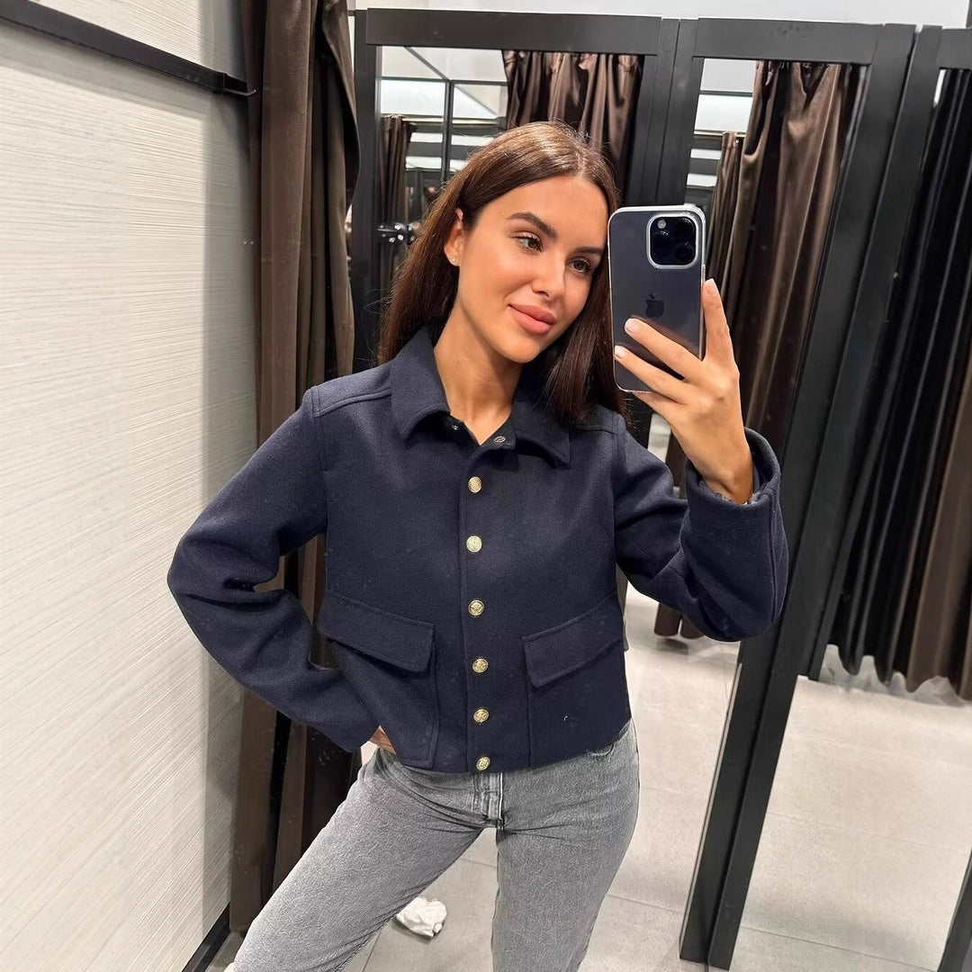Damen Kurztaillierte Wolljacke mit Zierknöpfen und Pattentaschen Shop Nory