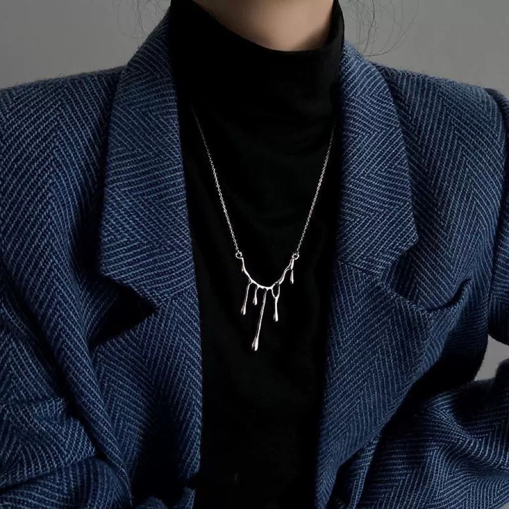 Damen Halskette mit modernem, skulpturalem Tropfenanhänger Shop Nory