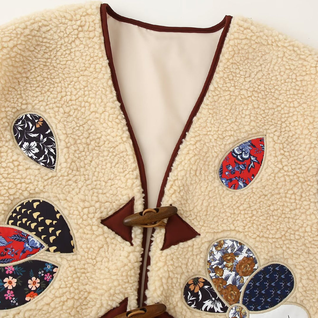 Damen Gefütterte Teddyweste mit Patchwork-Applikationen und Knebelverschlüssen Shop Nory