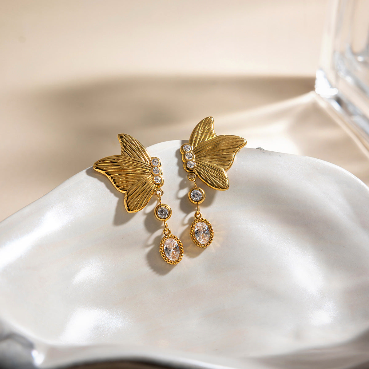 Damen Ohrhänger mit elegantem Blatt-Design und funkelnden Kristallakzenten Shop Nory