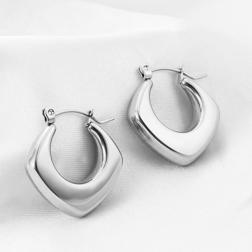 Damen Creolen im modernen, asymmetrischen Design Shop Nory