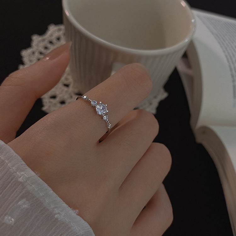 Damen luxuriöser Ring mit funkelndem Zirkonia Shop Nory