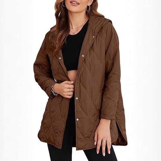 Damen gesteppte Kapuzenjacke mit Druckknopfleiste, seitlichen Schlitzen und mittlerer Länge Shop Nory