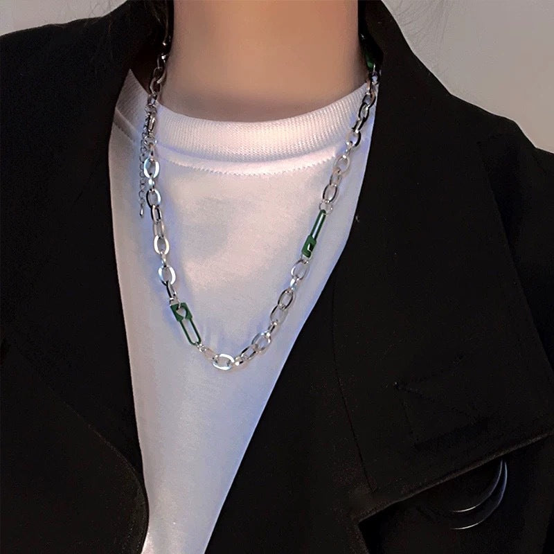 Damen Halskette mit originellem Kettenanhänger und modernen Designelementen Shop Nory