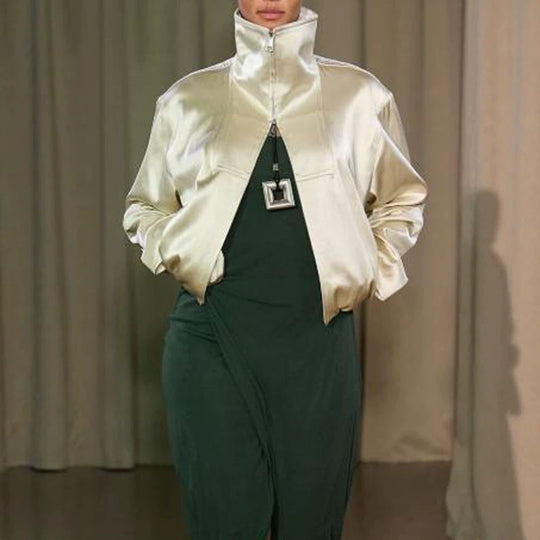Damen Oversized Satin-Bomberjacke mit hohem Stehkragen, Halbreißverschluss und Gummizugsaum Shop Nory