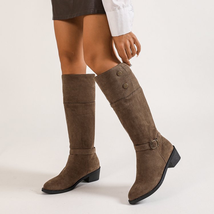 Damen kniehohe Velourslederstiefel mit niedrigem Blockabsatz und Zierriemen Shop Nory