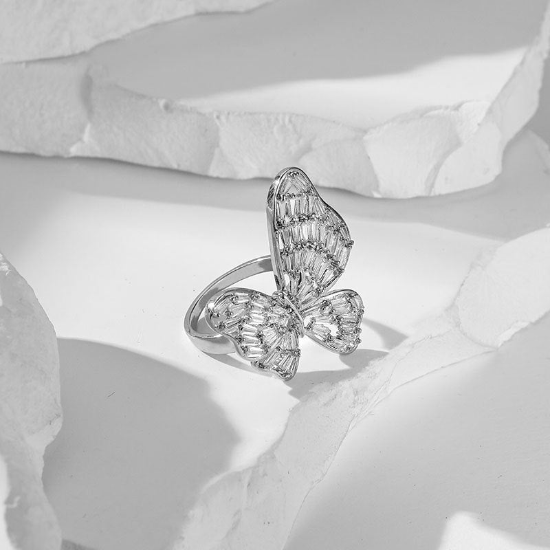 Damenring mit Schmetterlingsdesign und funkelnden Zirkonia Shop Nory