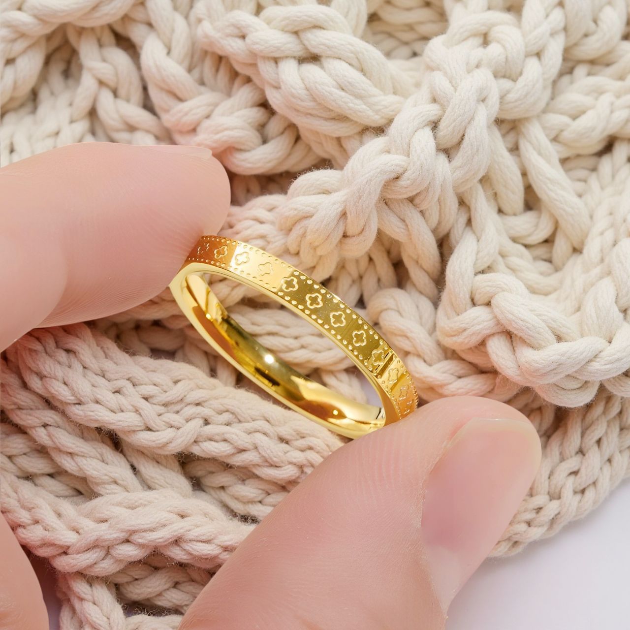 Damen Ring mit kunstvollem floralem Muster und polierter Oberfläche Shop Nory