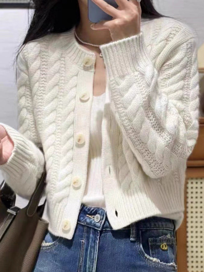 Damen Kurzer Zopfstrick‑Cardigan mit breitem Rippsaum und großen Knöpfen Shop Nory
