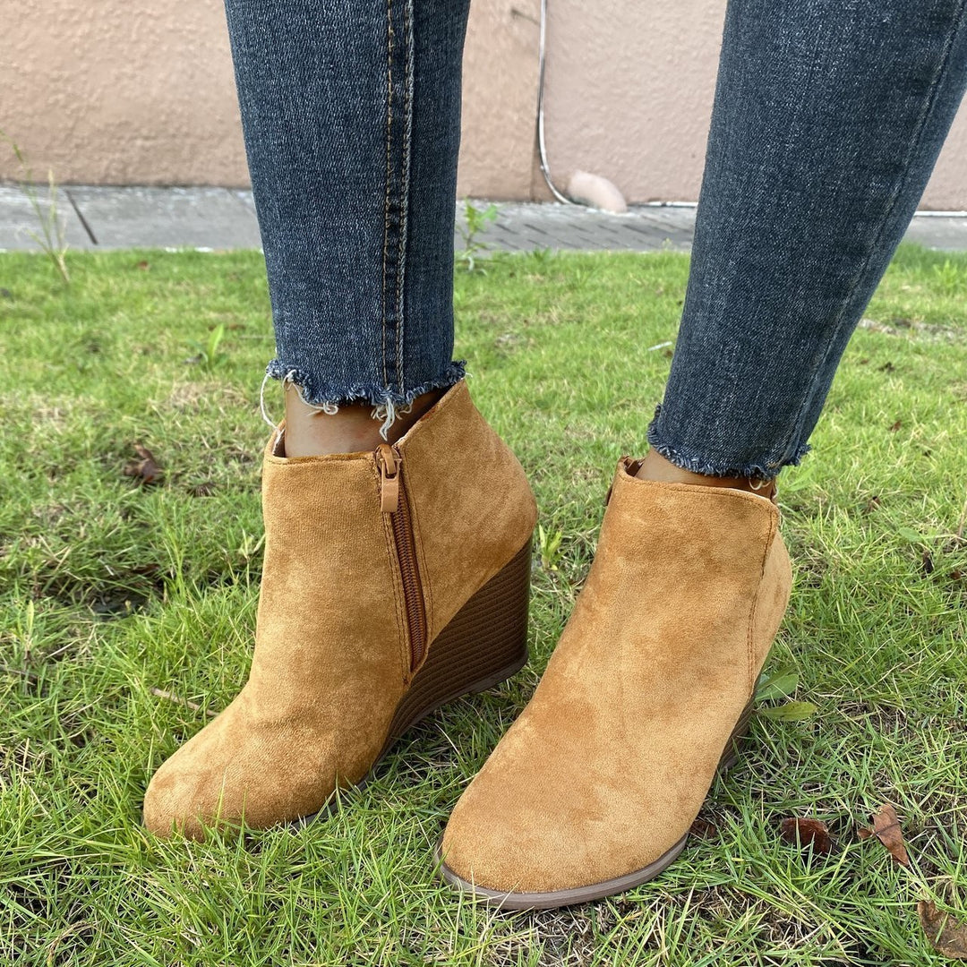 Damen knöchelhohe Keilabsatz‑Stiefelette mit seitlichem Reißverschluss Shop Nory