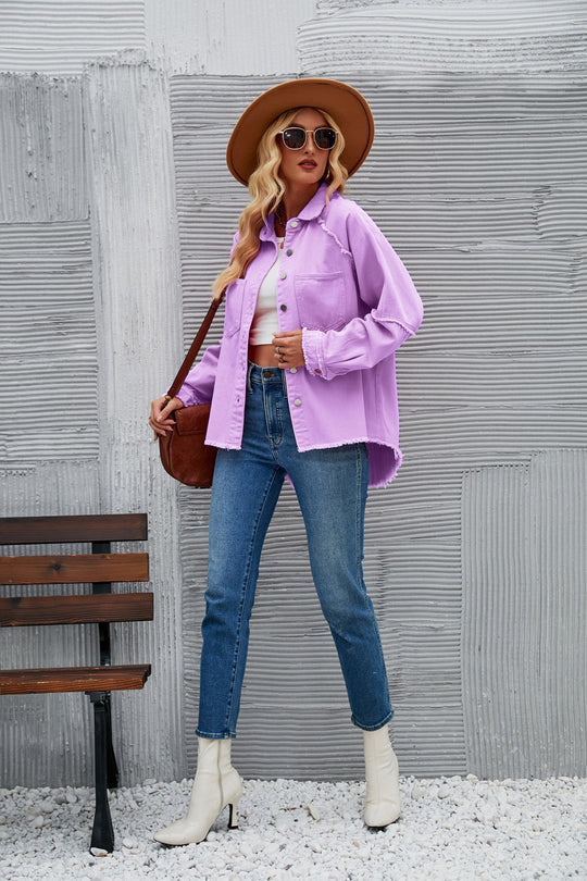 Damen Denimjacke mit lässigem Schnitt und fransigen Details