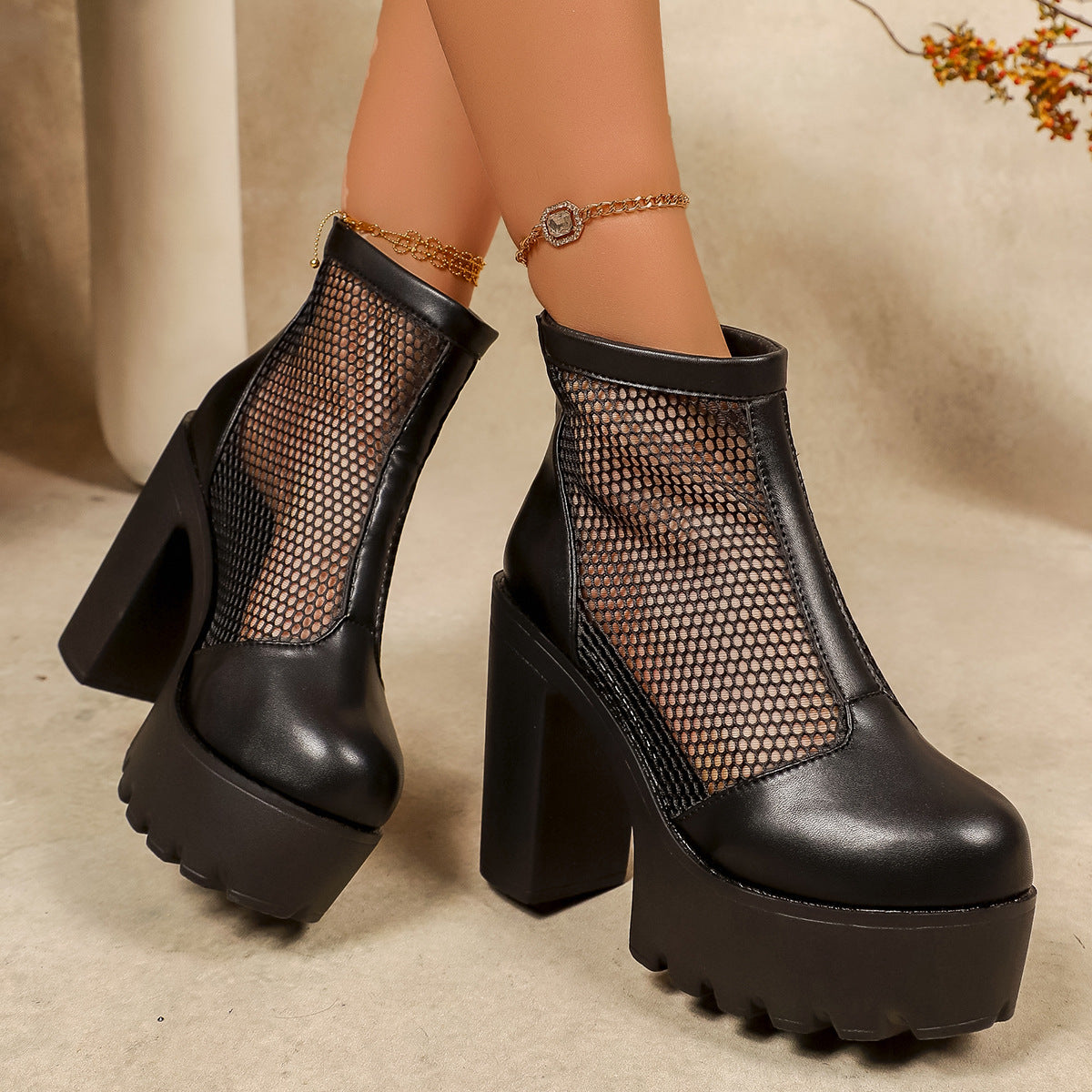 Damen Trendige High-Heels Stiefeletten mit Netzdetails und Blockabsatz Shopnory