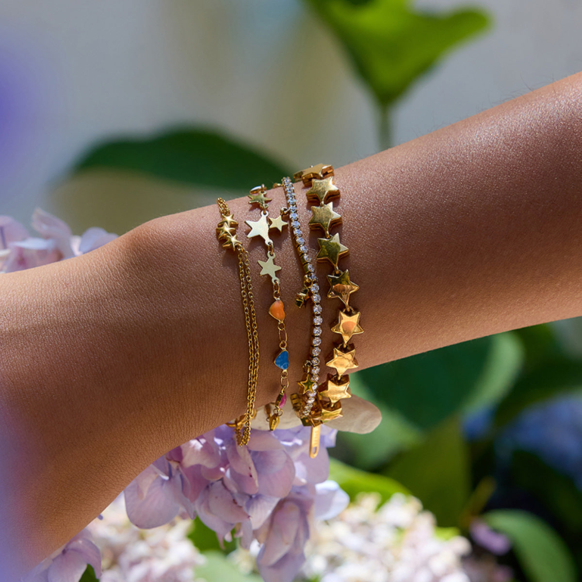 Damen Armband mit funkelnden Sternen aus hypoallergenem Edelstahl Shop Nory