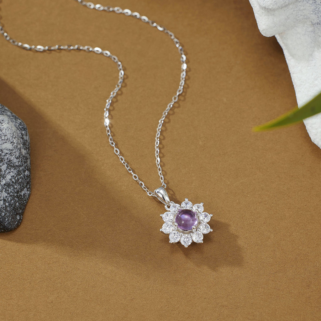 Damen Halskette mit kunstvollem Anhänger aus lila Halbedelstein und funkelnden Kristallen Shop Nory