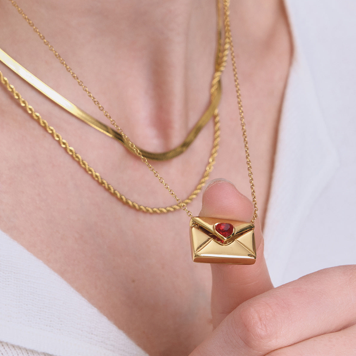 Damen Halskette mit herzförmigem Anhänger und eleganter Liebesbotschaft Shop Nory