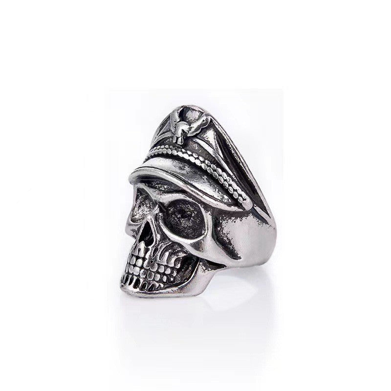 Herren Ring im kunstvollen Totenkopfdesign mit detailreicher Gravur Shop Nory