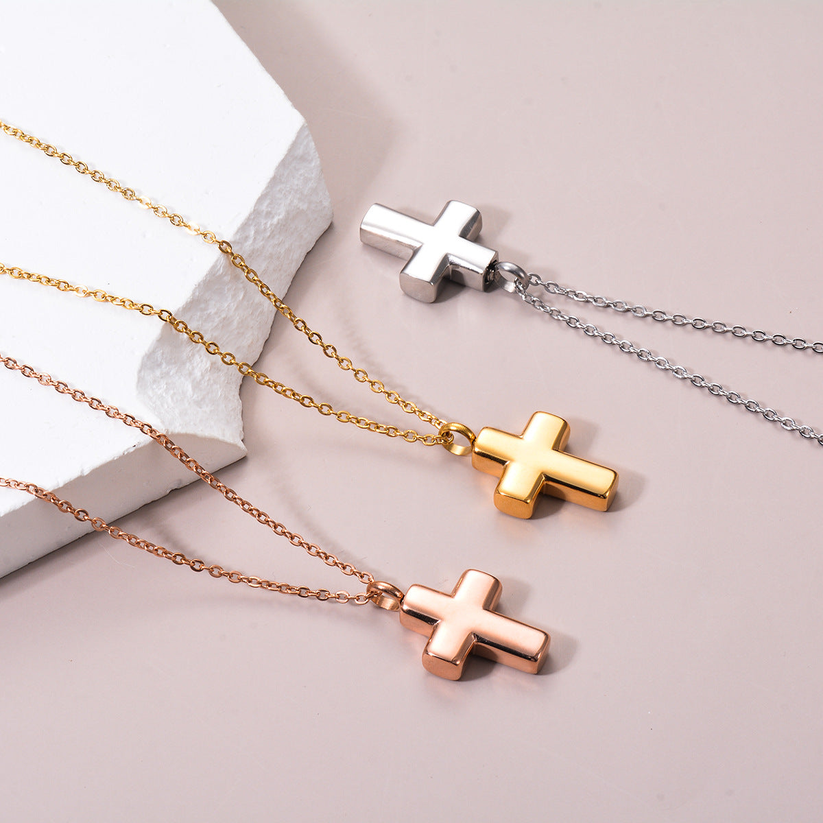 Damen Halskette mit glänzendem Kreuzanhänger Shop Nory