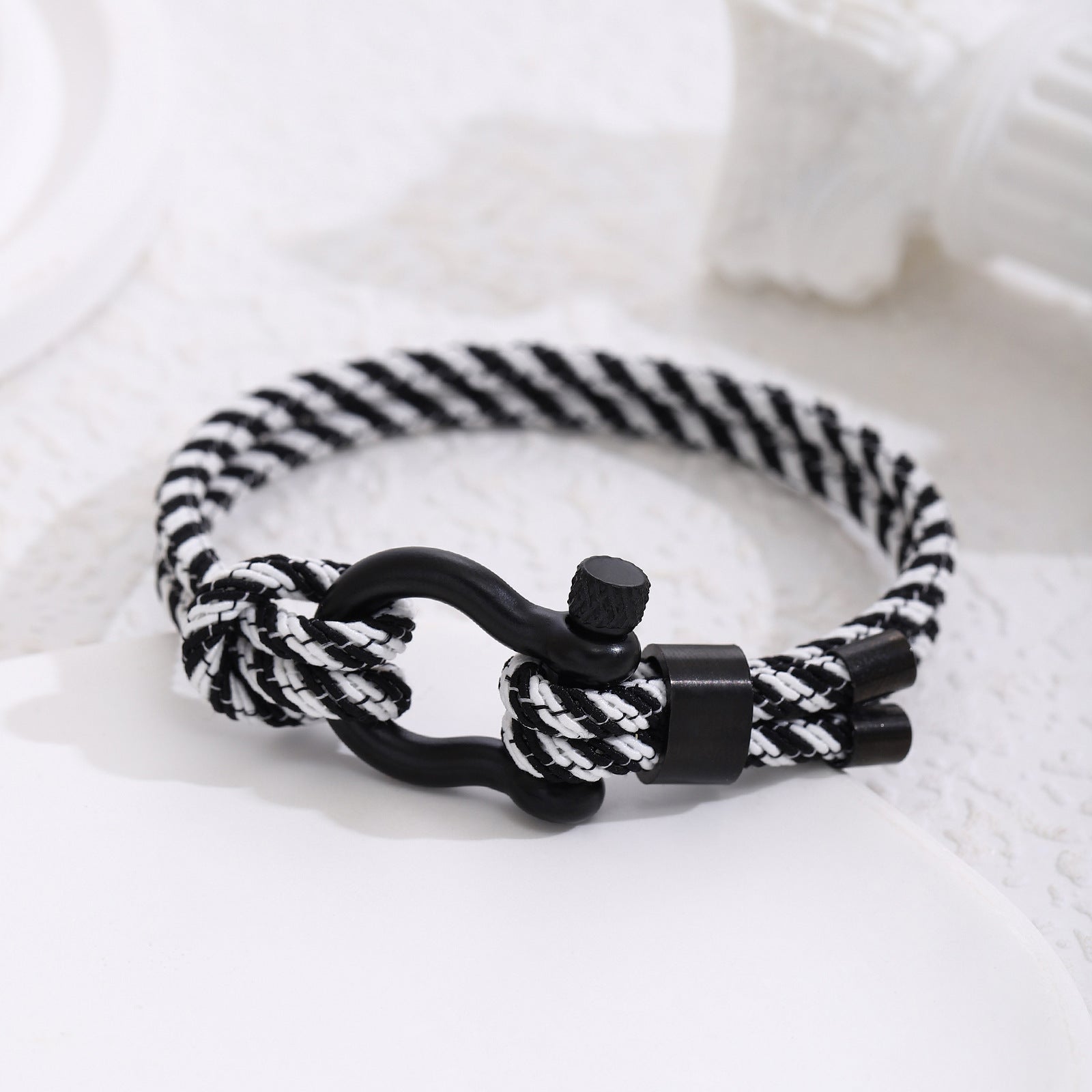 Herrenarmband aus geflochtenem Paracord mit stylischem Metallverschluss Shop Nory
