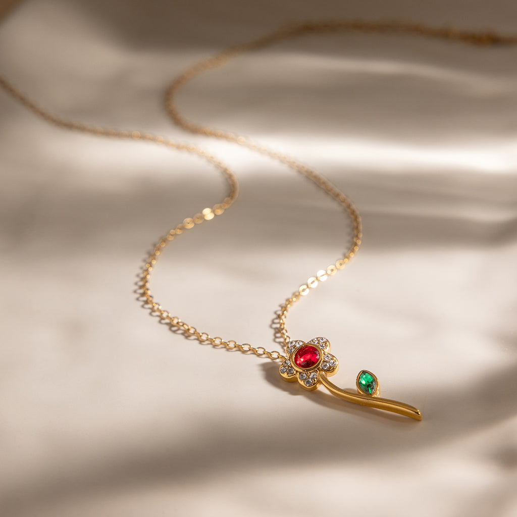Damen Halskette mit floralen Anhängern und hochwertiger Edelstahlverarbeitung Shop Nory