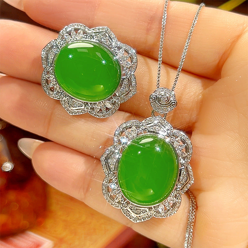 Jadeite oval halo Anhänger necklace mit Sterling Silber Kette
