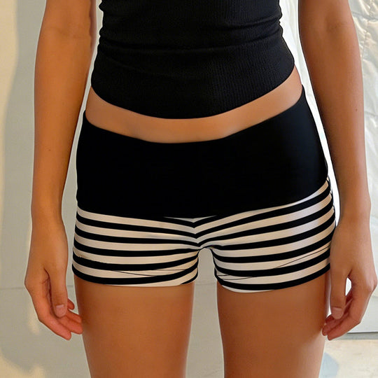 Damen Sportliche Shorts mit breitem elastischem Bund und modernem Streifenmuster