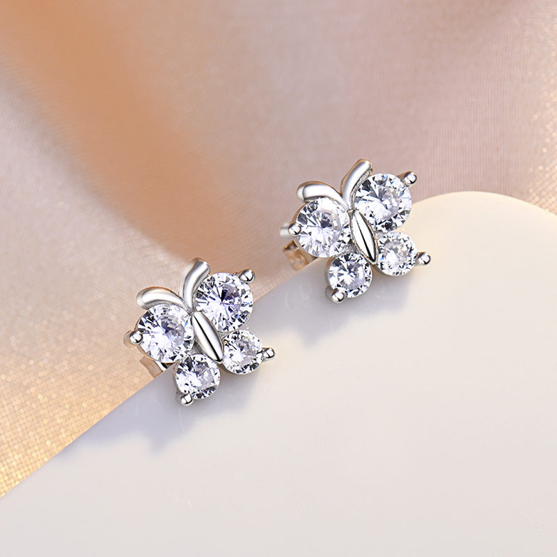 Damen Ohrstecker im eleganten Schmetterlingsdesign mit funkelnden Zirkonia Shop Nory
