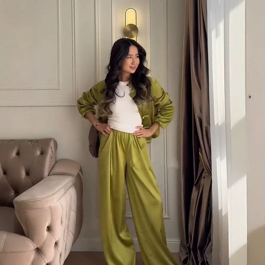 Damen Satin-Zweiteiler mit traditionellen Knebelverschlüssen und weitem Hosenrock Shop Nory