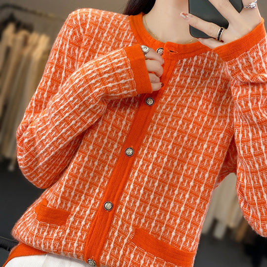 Damen Strickcardigan im Bouclé‑Gittermuster mit Rundhals, Schmuckknopfleiste und aufgesetzten Taschen Shop Nory