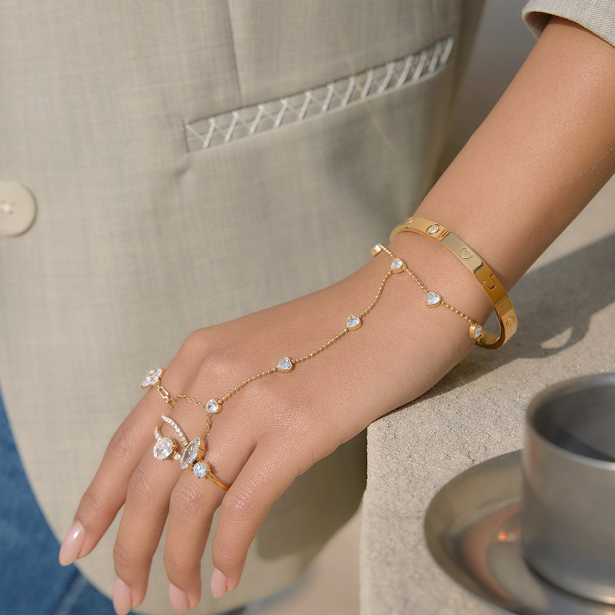 Damen Armband mit funkelnden Herzanhängern aus hypoallergenem Edelstahl Shop Nory