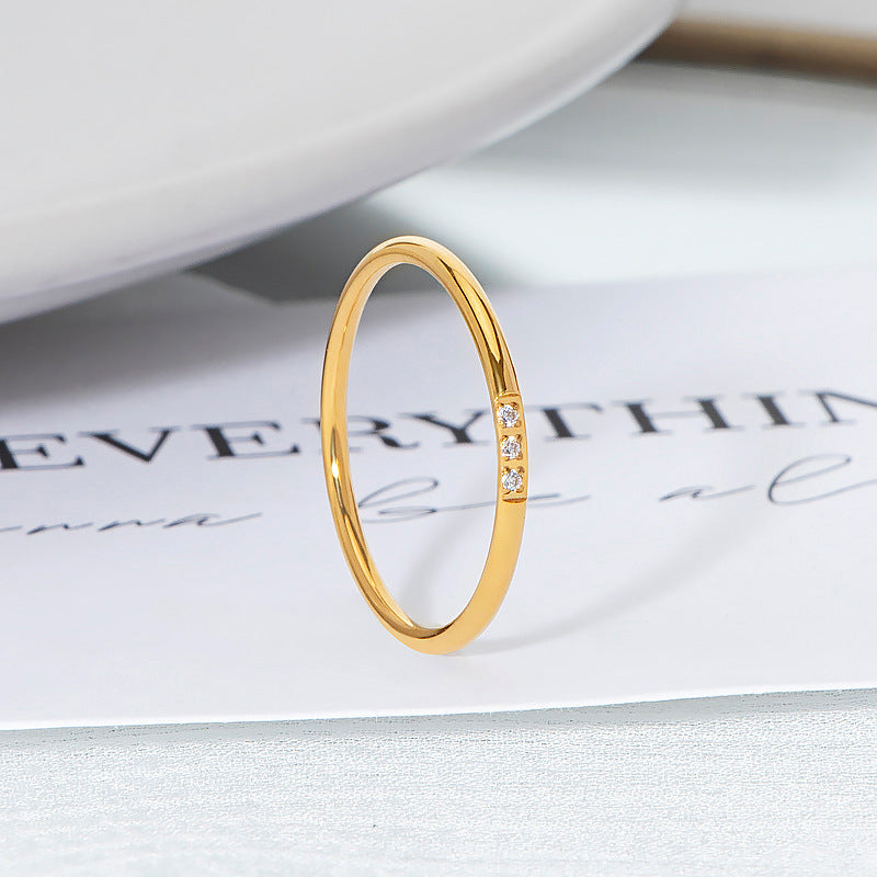 Damen schlichter Ring mit funkelnden Zirkonia-Details Shop Nory