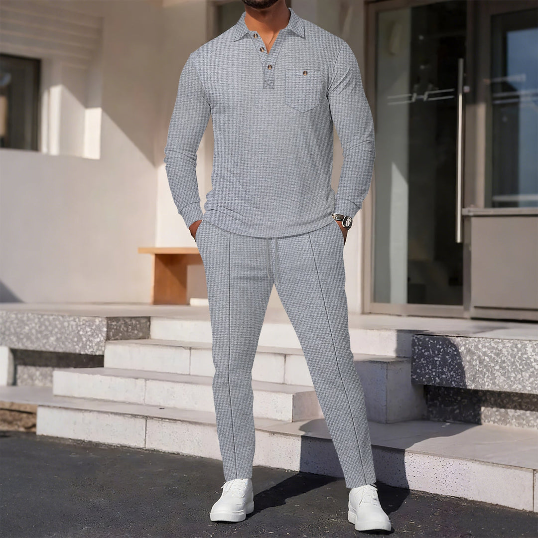Herren eleganter Freizeitanzug mit strukturiertem Oberteil und modischen Hosen