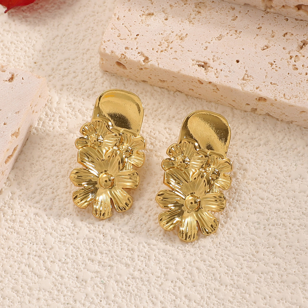 Damen Schmuckbroschen im floralen Golddesign Shop Nory