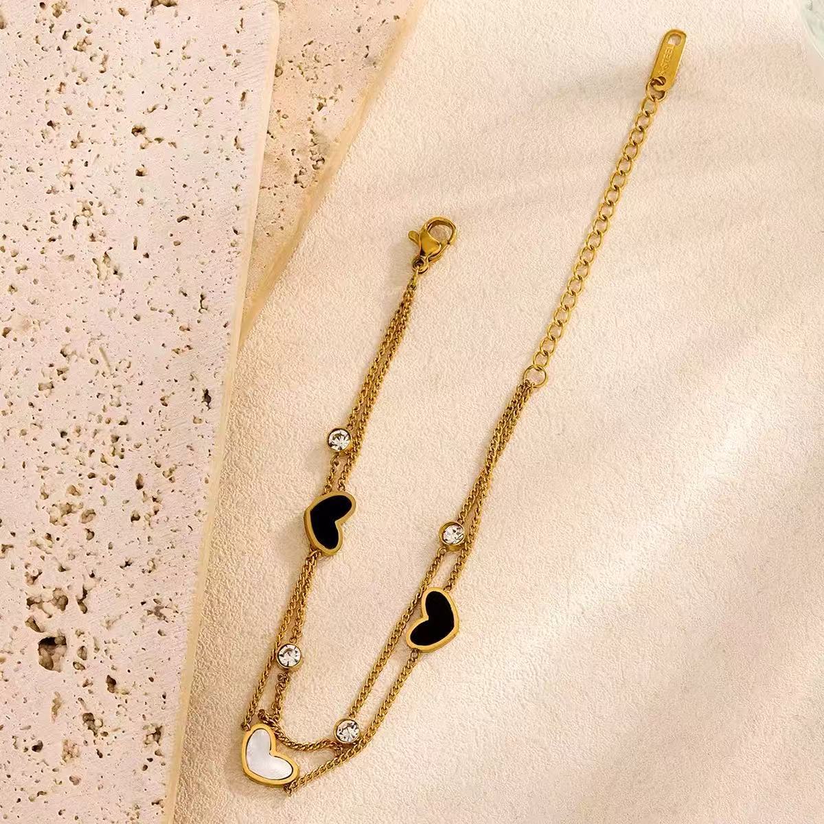Damen Fußkettchen mit elegantem Herz-Design und funkelnden Zirkonia-Elementen Shop Nory