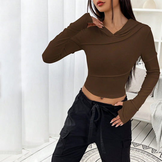 Damen geripptes Cropped-Longsleeve mit Kapuzenkragen, asymmetrischen Nähten und Trompetenärmeln Shop Nory